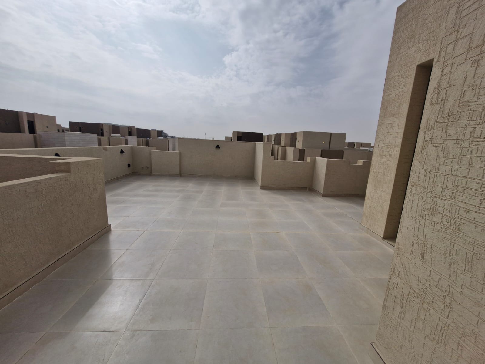 **Modern Luxury Villa for Rent in "Etual Roshan" Project – Signed by Elie Saab** 🏡✨  